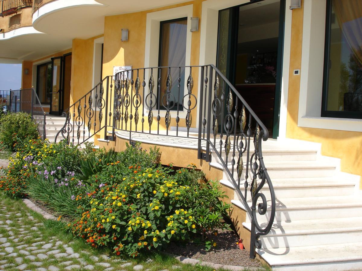 Hotel La Rondine Sirmione Exterior photo